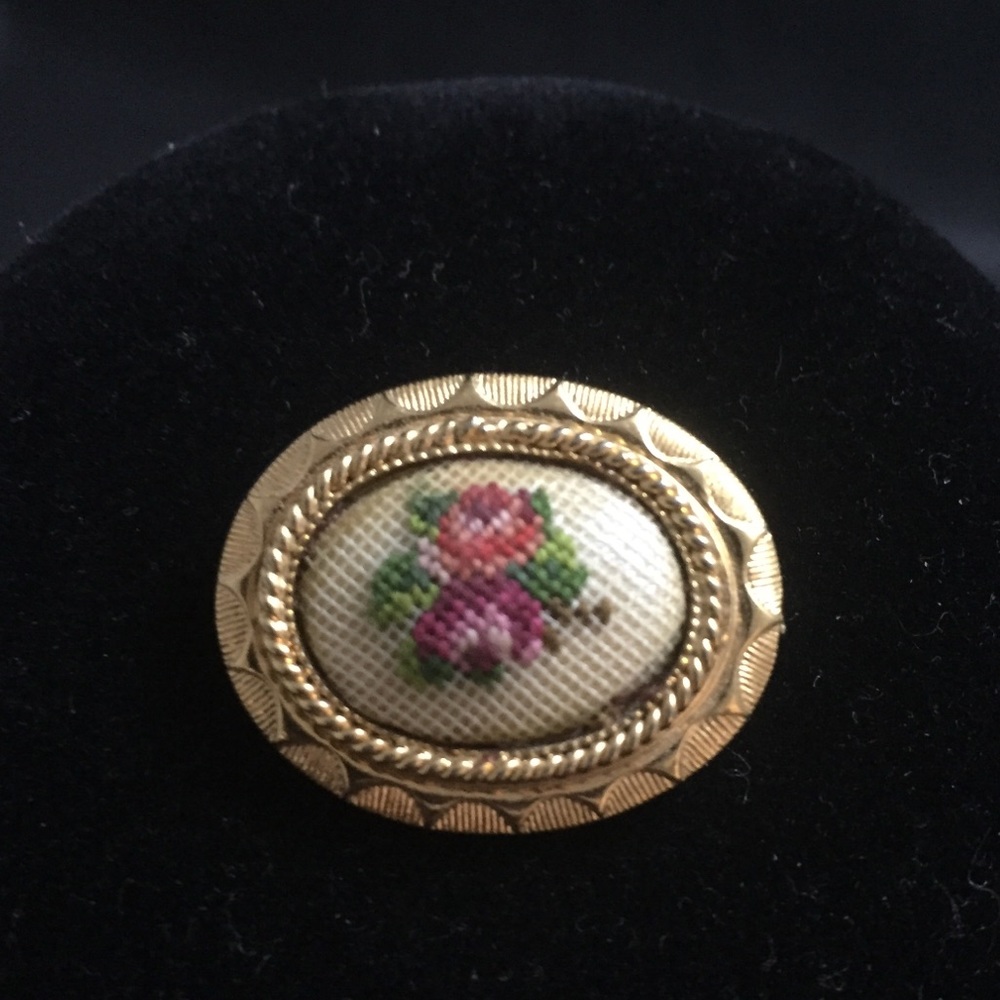 Vintage Brooch / Pin